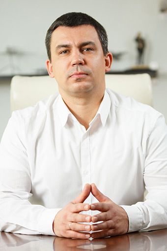 Денис Шустов