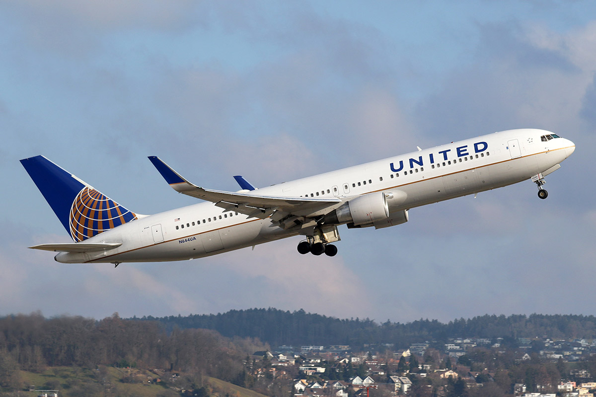 Боинг 767-300(ER) летит на Мальту